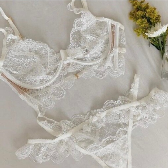 For Love And Lemons x Victoria Secret Bridal Collection Rare White Forever Bra - Picture 3 of 7